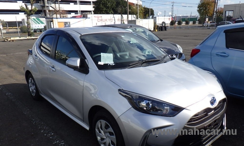 2022 Toyota Yaris Hybrid photo 3