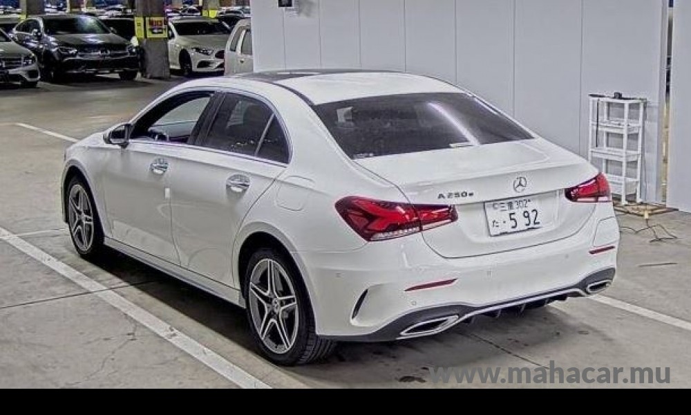 2022 Mercedes A250E Hybrid photo 2