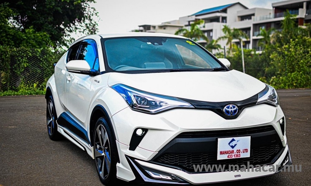 2020 Toyota CHR HYBRID, White