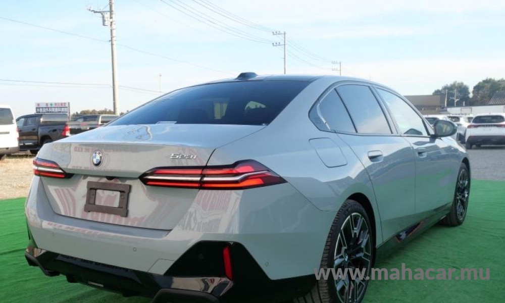 2023 BMW 523i photo 3