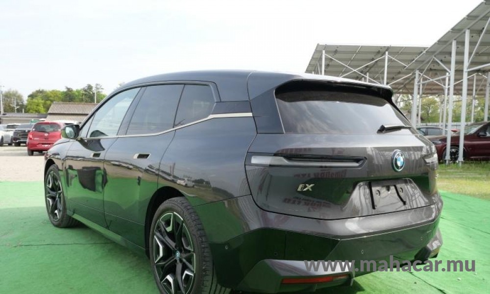 2022 BMW iX photo 3