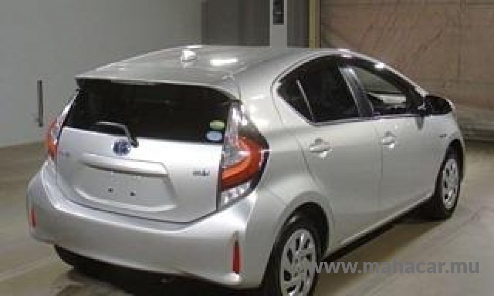 2019 Toyota AQUA photo 2