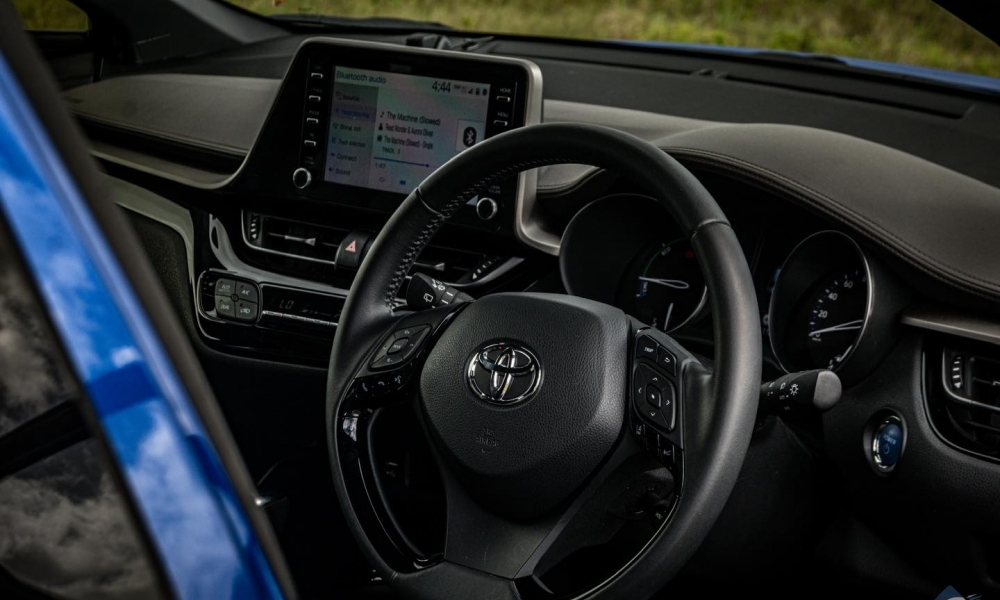 2020 Toyota CHR HYBRID photo 13