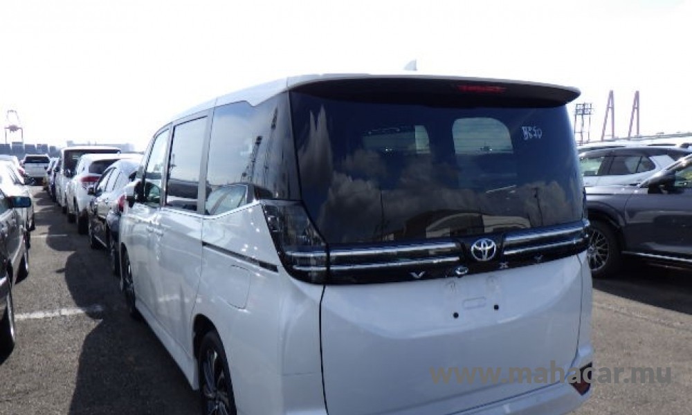 2024 Toyota VOXY photo 4