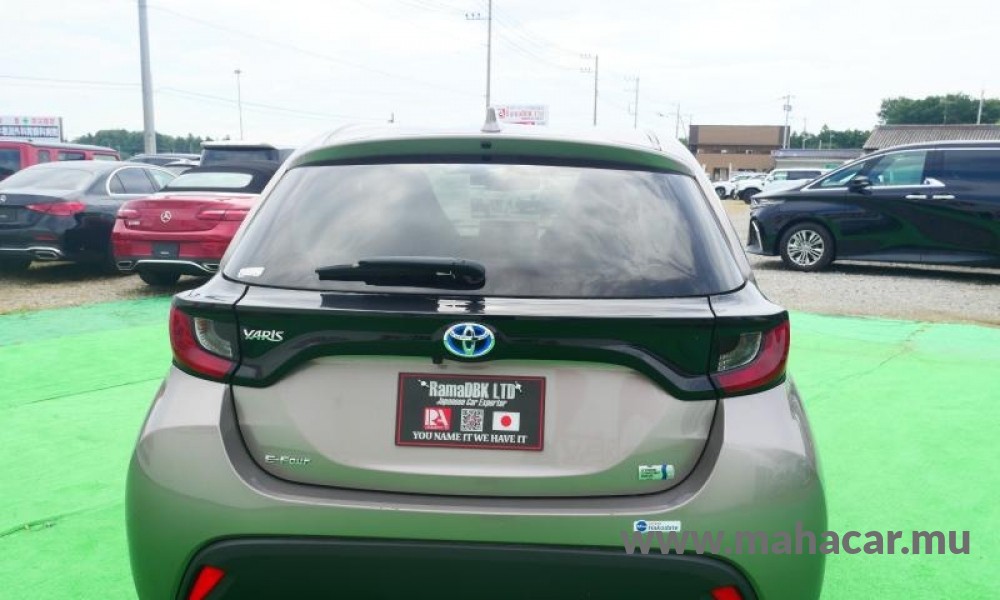 2023 Toyota Yaris Hybrid photo 3