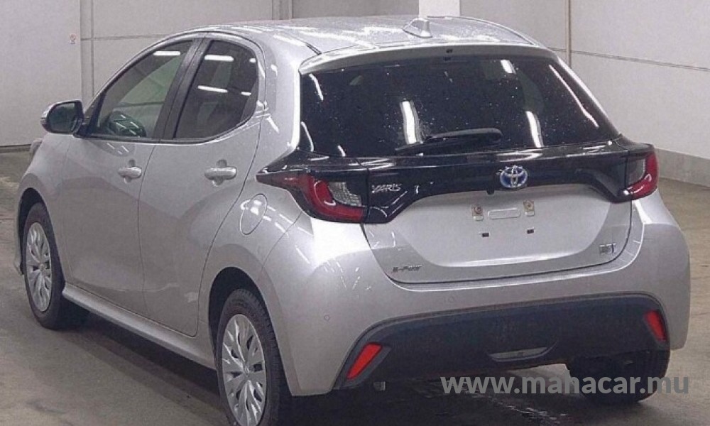 2022 Toyota Yaris Hybrid photo 5