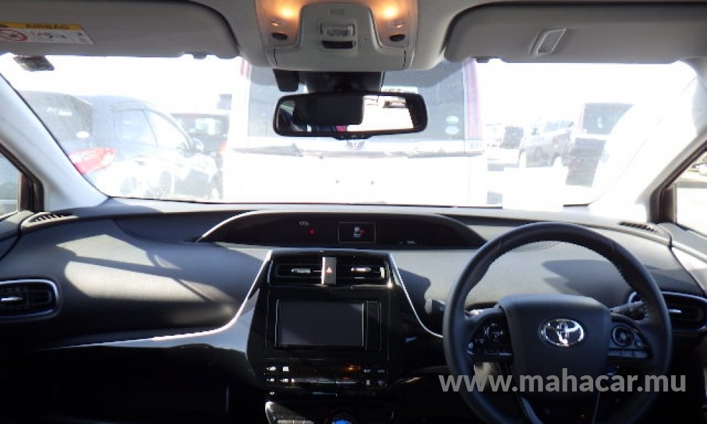 2020 Toyota PRIUS photo 3