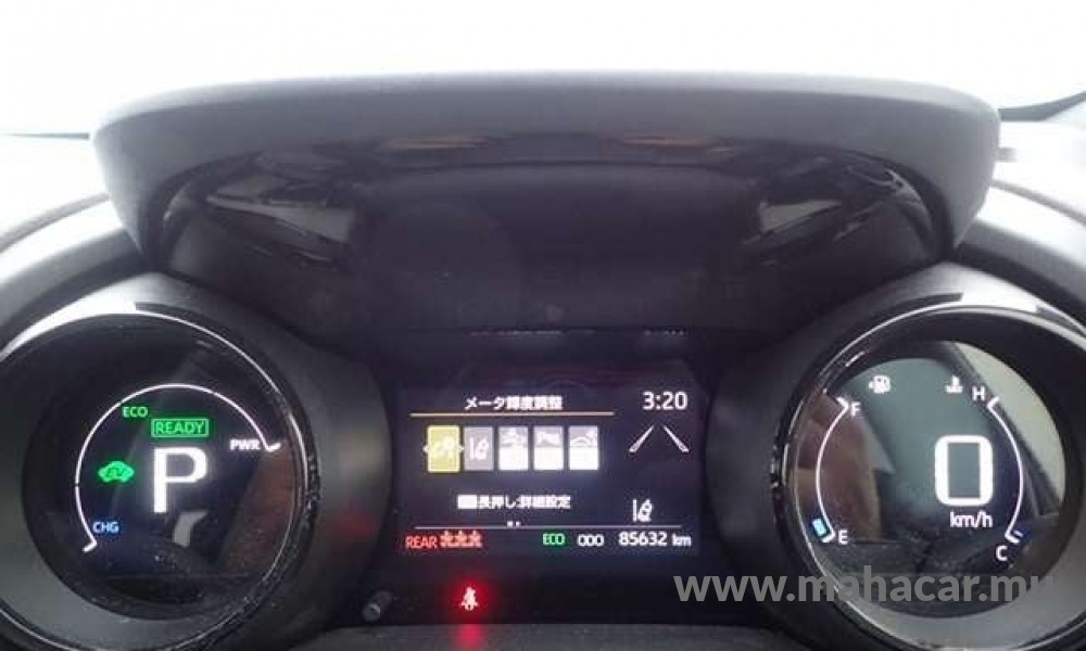2022 Toyota Yaris Hybrid photo 11