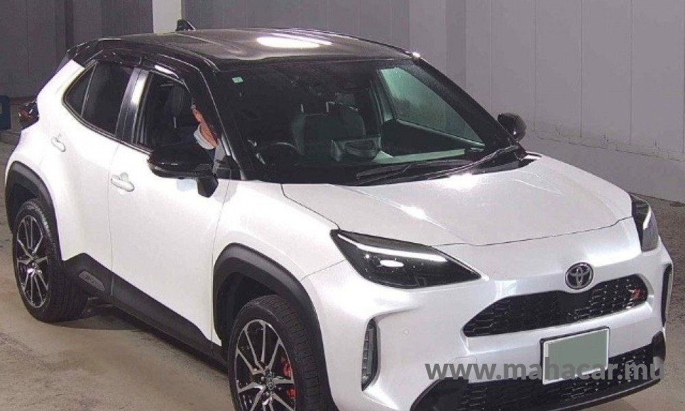 2023 Toyota Yaris Cross Hybrid photo 2