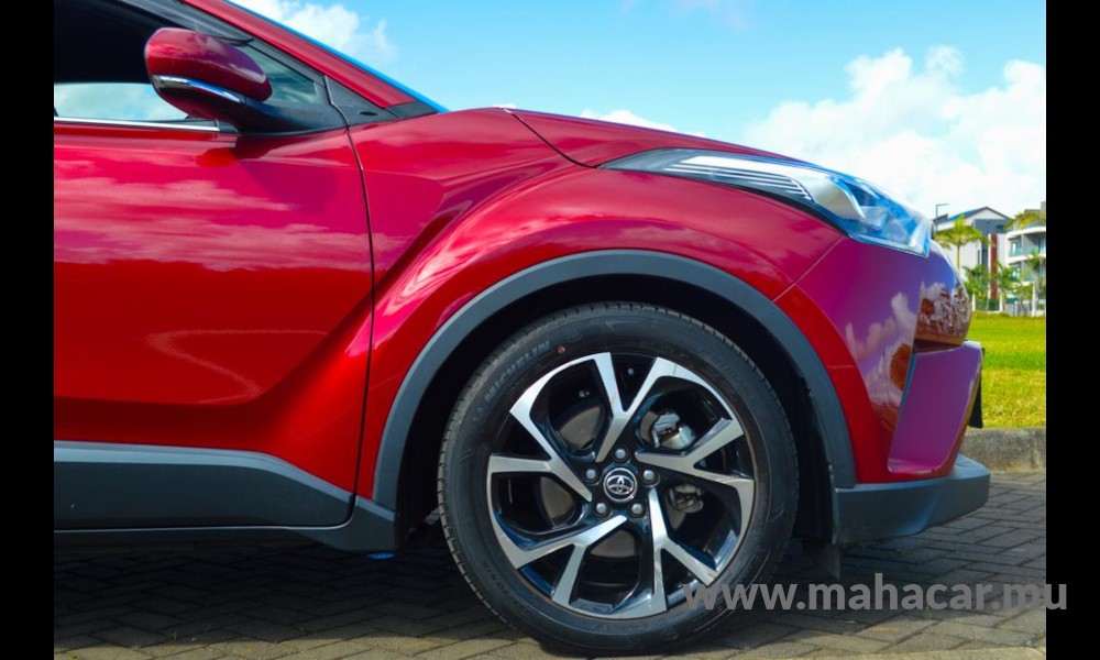 2019 Toyota CHR photo 3