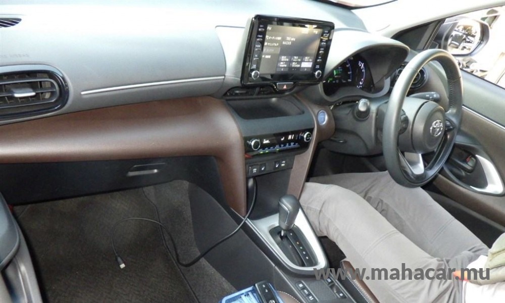 2022 Toyota Yaris Cross photo 2