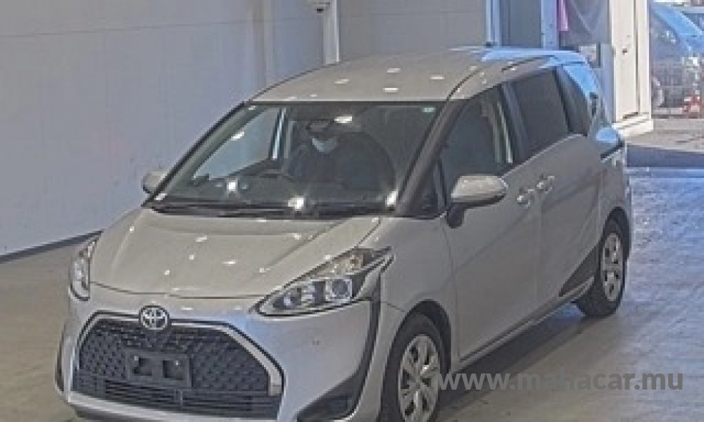 2022 Toyota Sienta, Silver