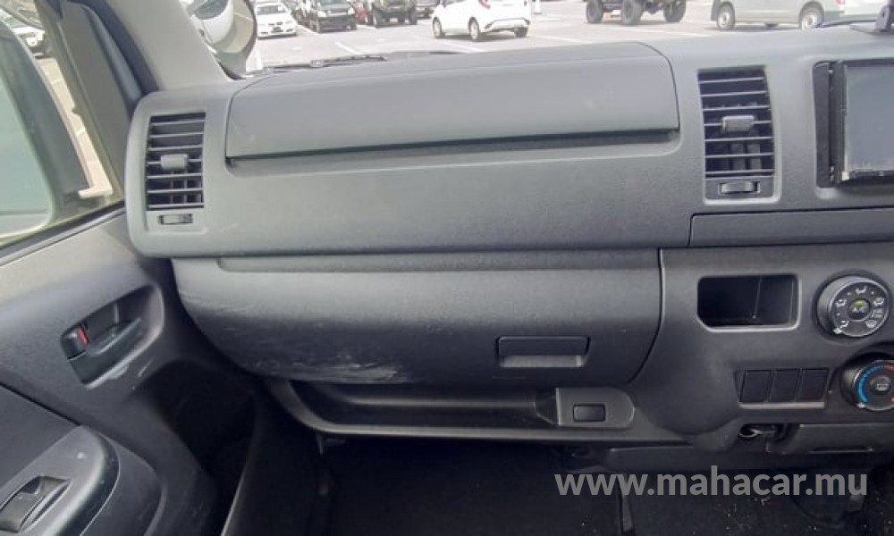 2022 Toyota Hiace photo 7