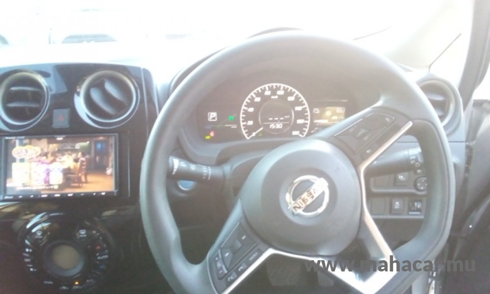 2020 Nissan NOTE E-POWER photo 8