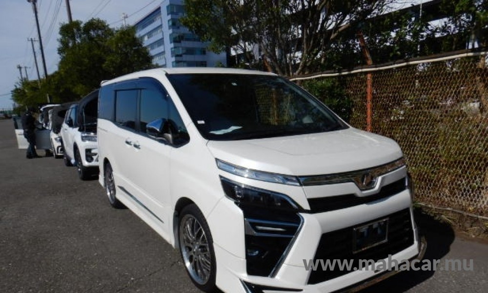 2020 Toyota VOXY photo 12
