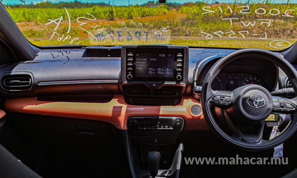 2020 Toyota Yaris photo 3