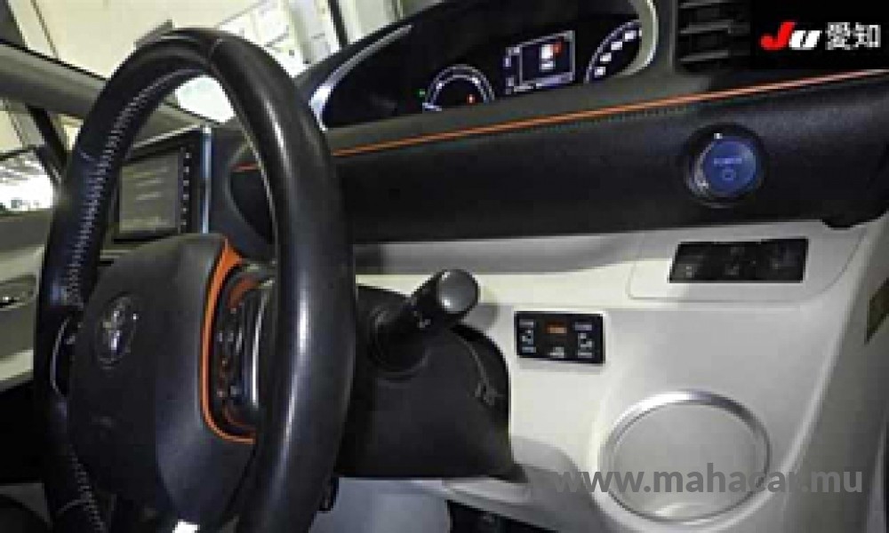 2021 Toyota Sienta Hybrid photo 4