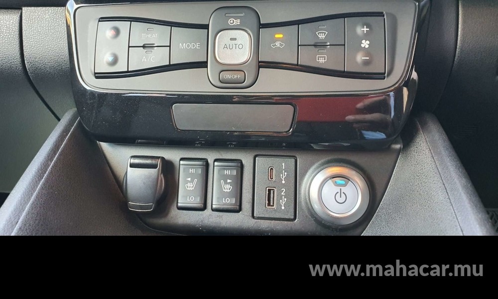 2020 Nissan Leaf G-Edition photo 10