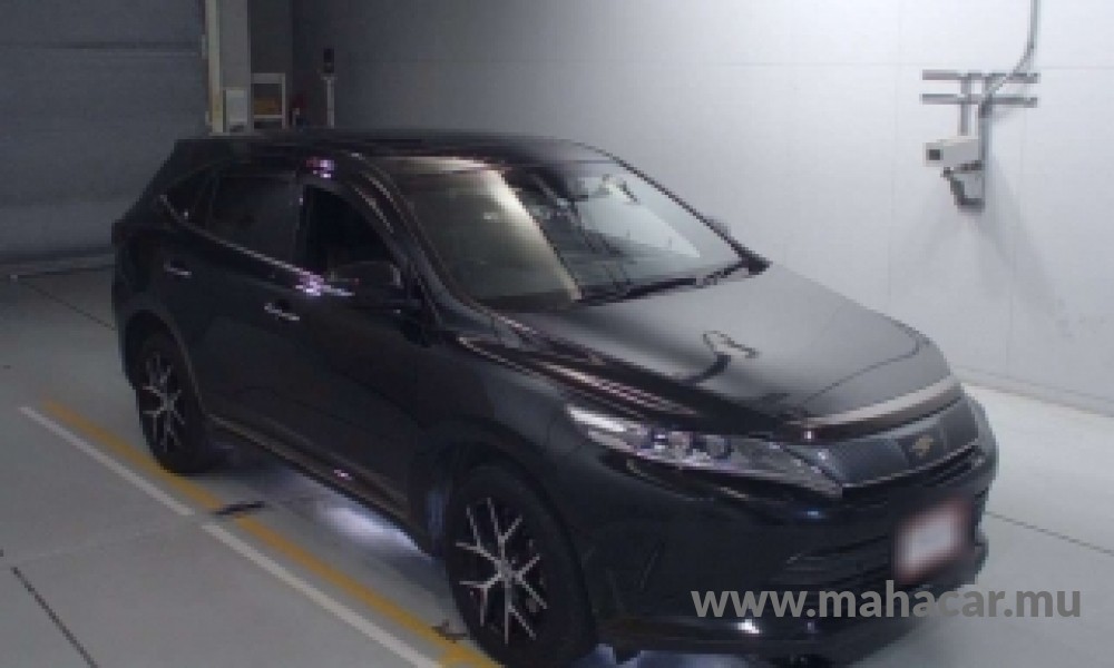 2020 Toyota Harrier photo 2