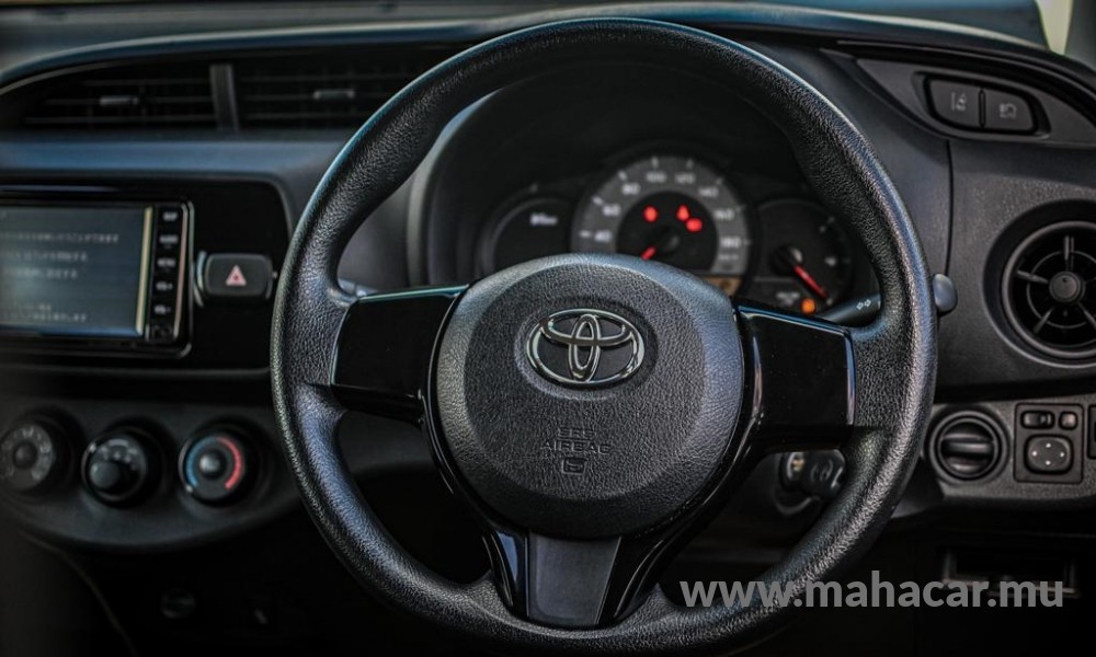 2019 Toyota Vitz photo 5