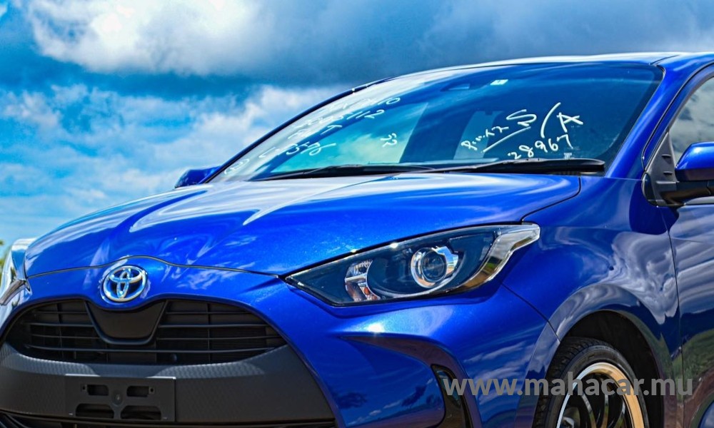 2020 Toyota Yaris photo 2
