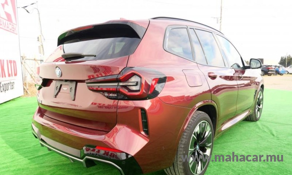 2022 BMW iX3 photo 3