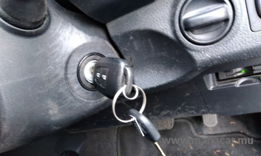 2019 Toyota VITZ HYBRID F photo 8