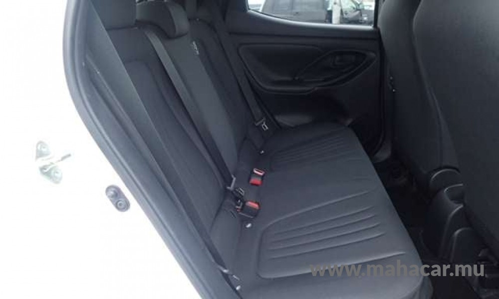 2022 Toyota Yaris Hybrid photo 5
