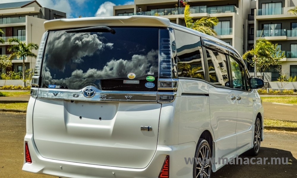 2019 Toyota VOXY photo 10