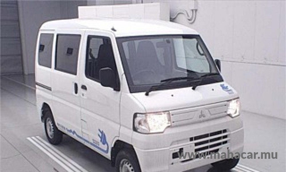 2022 Mitsubishi Mini Cab, White