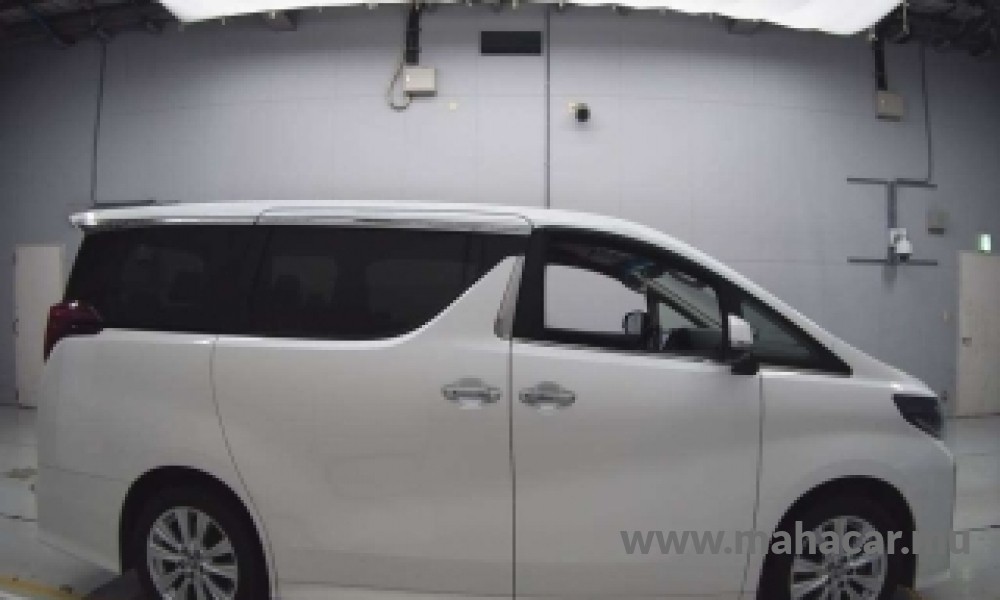 2021 Toyota Alphard photo 3