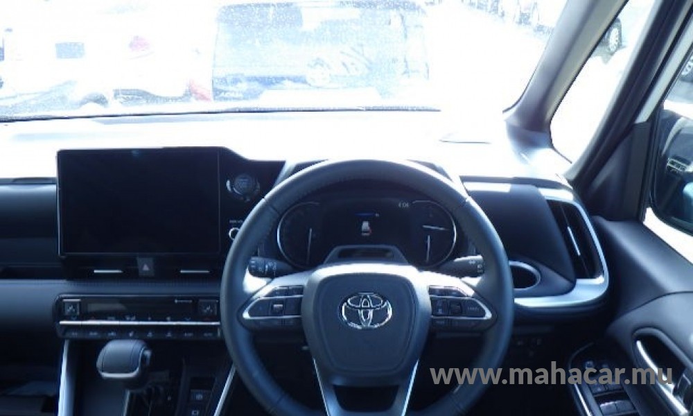 2024 Toyota VOXY photo 11