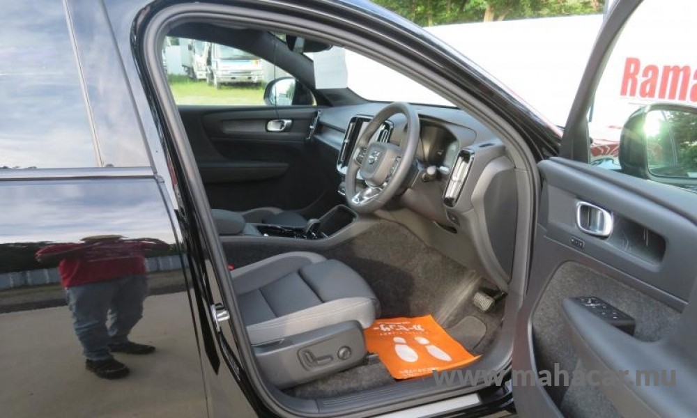 2023 VOLVO C40 photo 8
