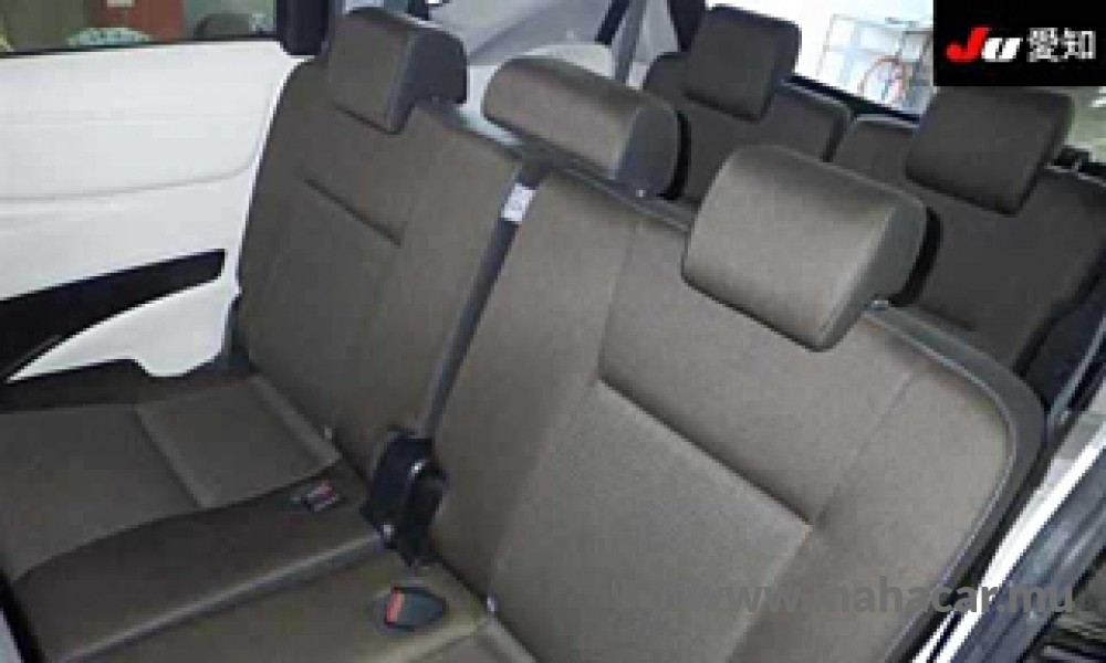 2021 Toyota Sienta Hybrid photo 3