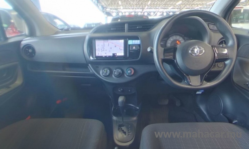 2019 Toyota Vitz photo 4