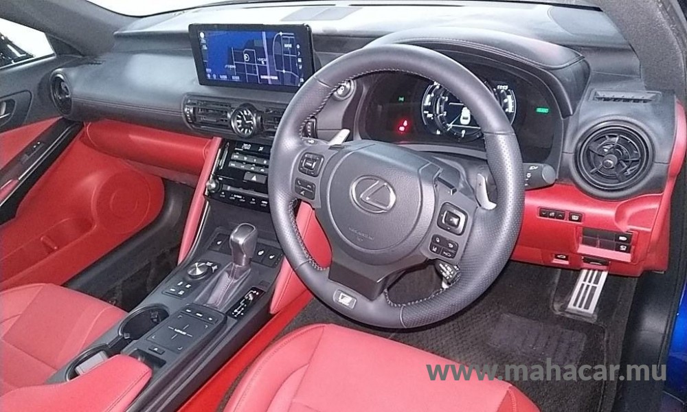 2023 LEXUS IS 300h photo 6