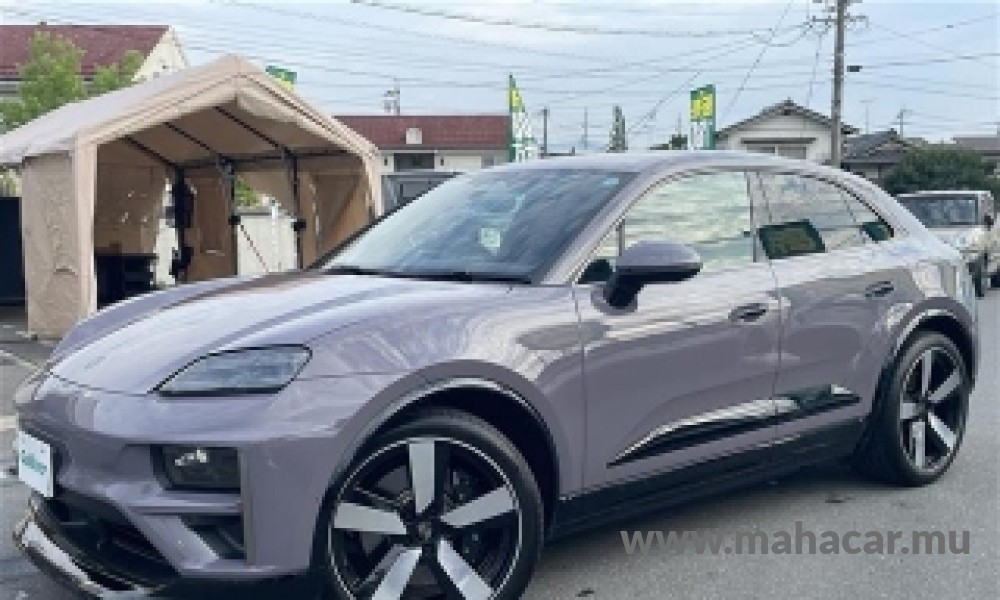 2025 Porsche Macan photo 1
