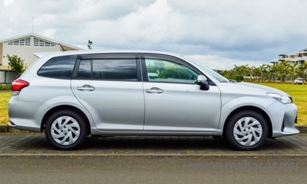 2020 Toyota Corolla Fielder photo 3