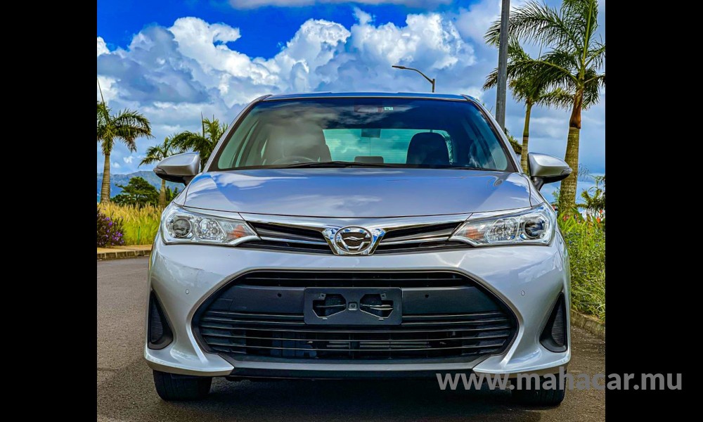 2018 Toyota Corolla Axio photo 2