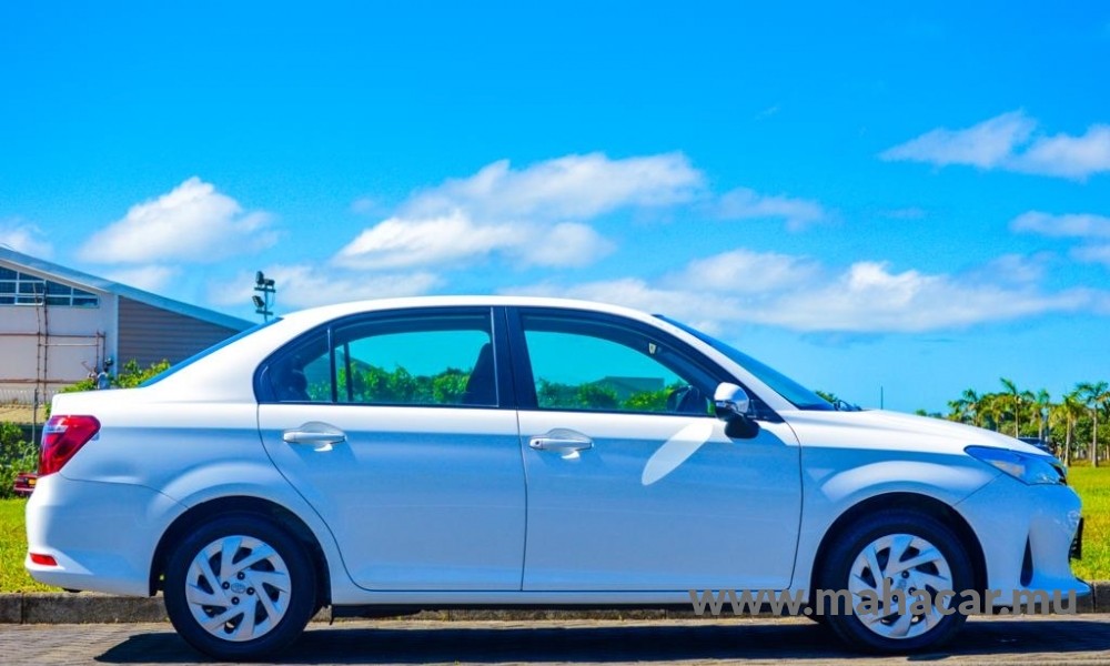 2018 Toyota Corolla Axio photo 3