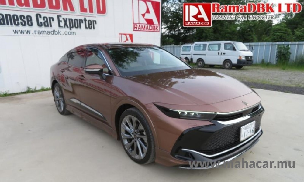 2023 Toyota Crown photo 2