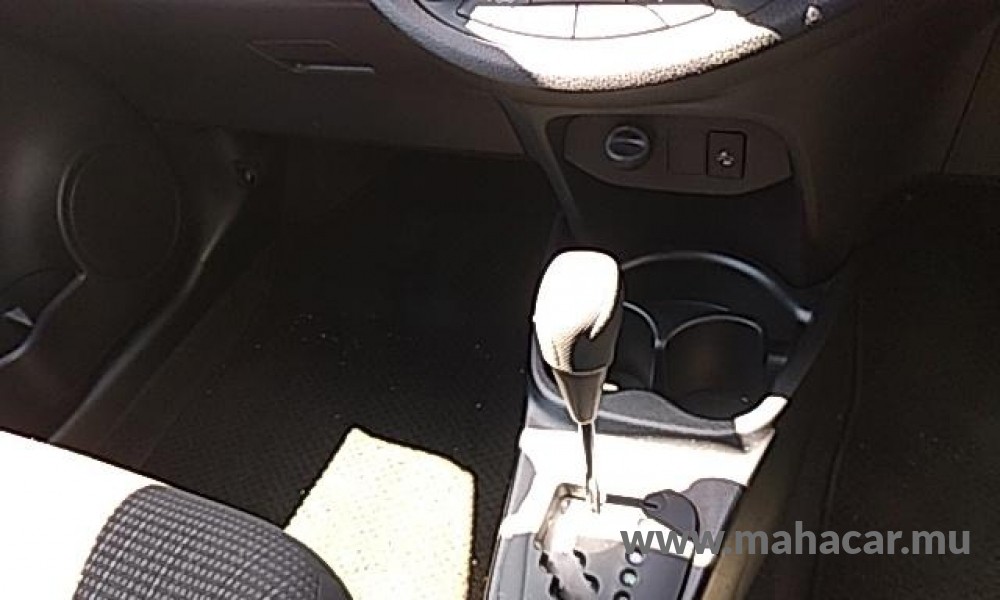 2019 Toyota VITZ HYBRID F photo 6