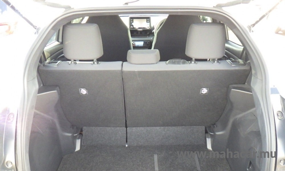 2022 Toyota Yaris Hybrid photo 6