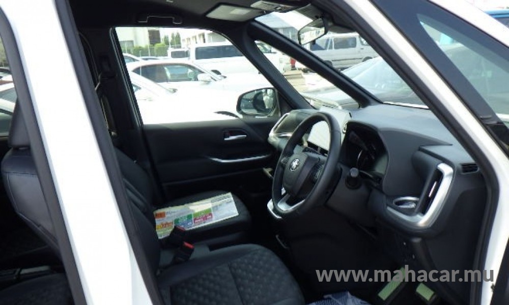 2023 Toyota VOXY photo 9