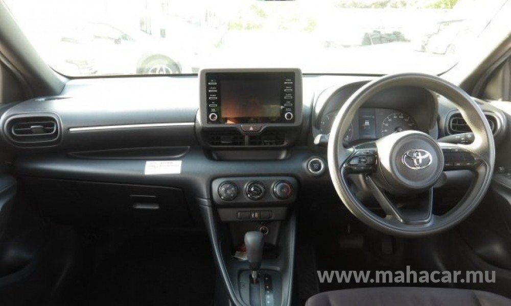 2023 Toyota Yaris photo 7