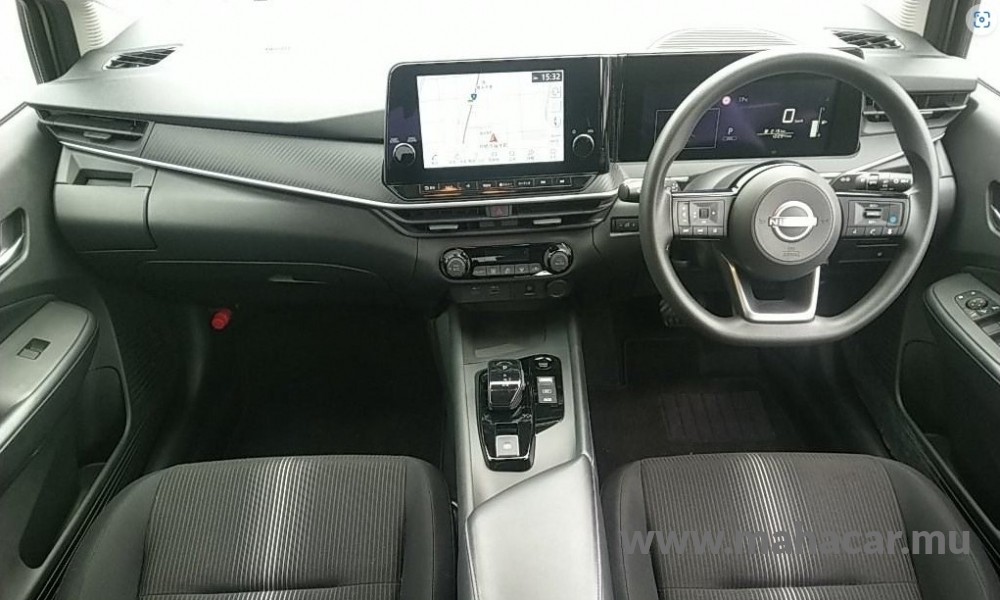 2021 Nissan NOTE E-POWER photo 2
