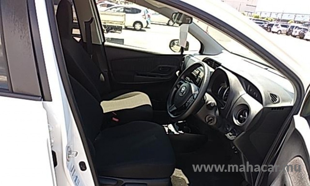 2019 Toyota VITZ HYBRID F photo 8