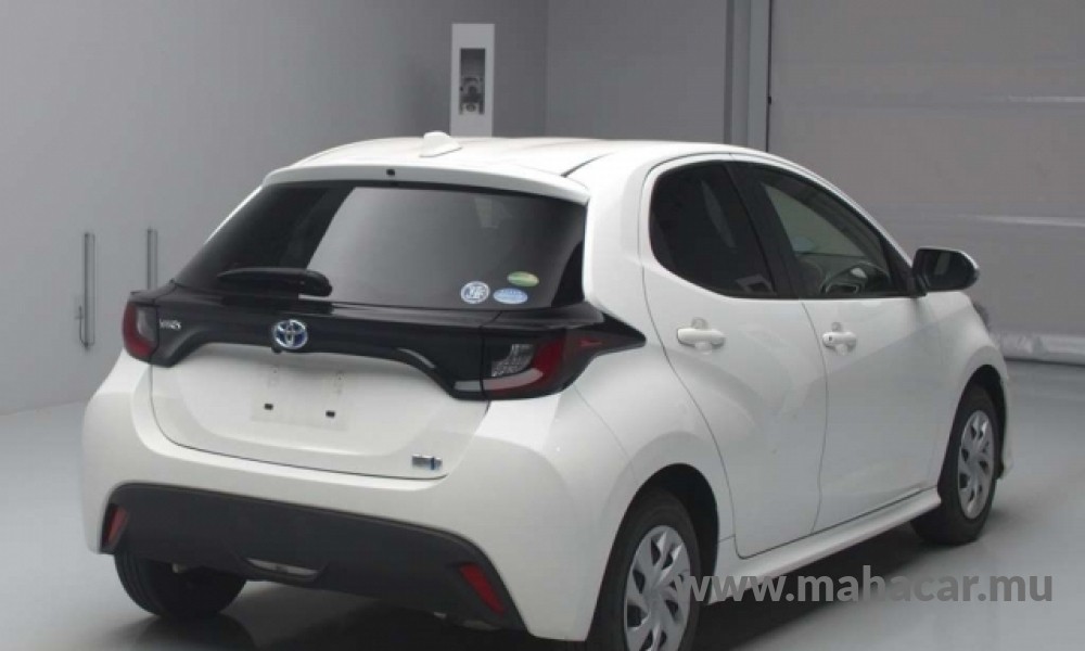 2020 Toyota Yaris photo 2