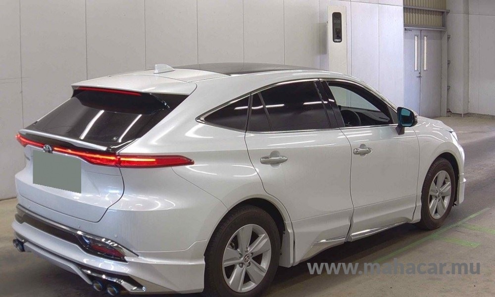 2023 Toyota Harrier photo 3