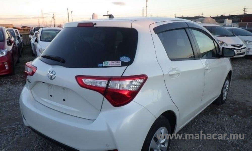 2019 Toyota Vitz photo 3